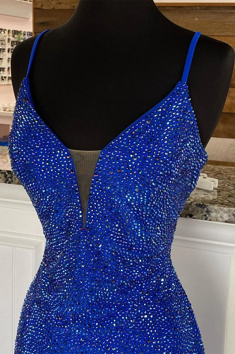 Vestido de fiesta de sirena con escote en V, cuentas y tirantes finos con cola